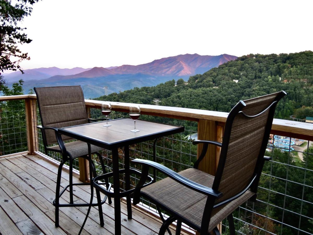 Million Dollar Views! 4 Bedroom, Sleeps 9, Close To National Park And 5 Mi To Gatlinburg! Exterior photo